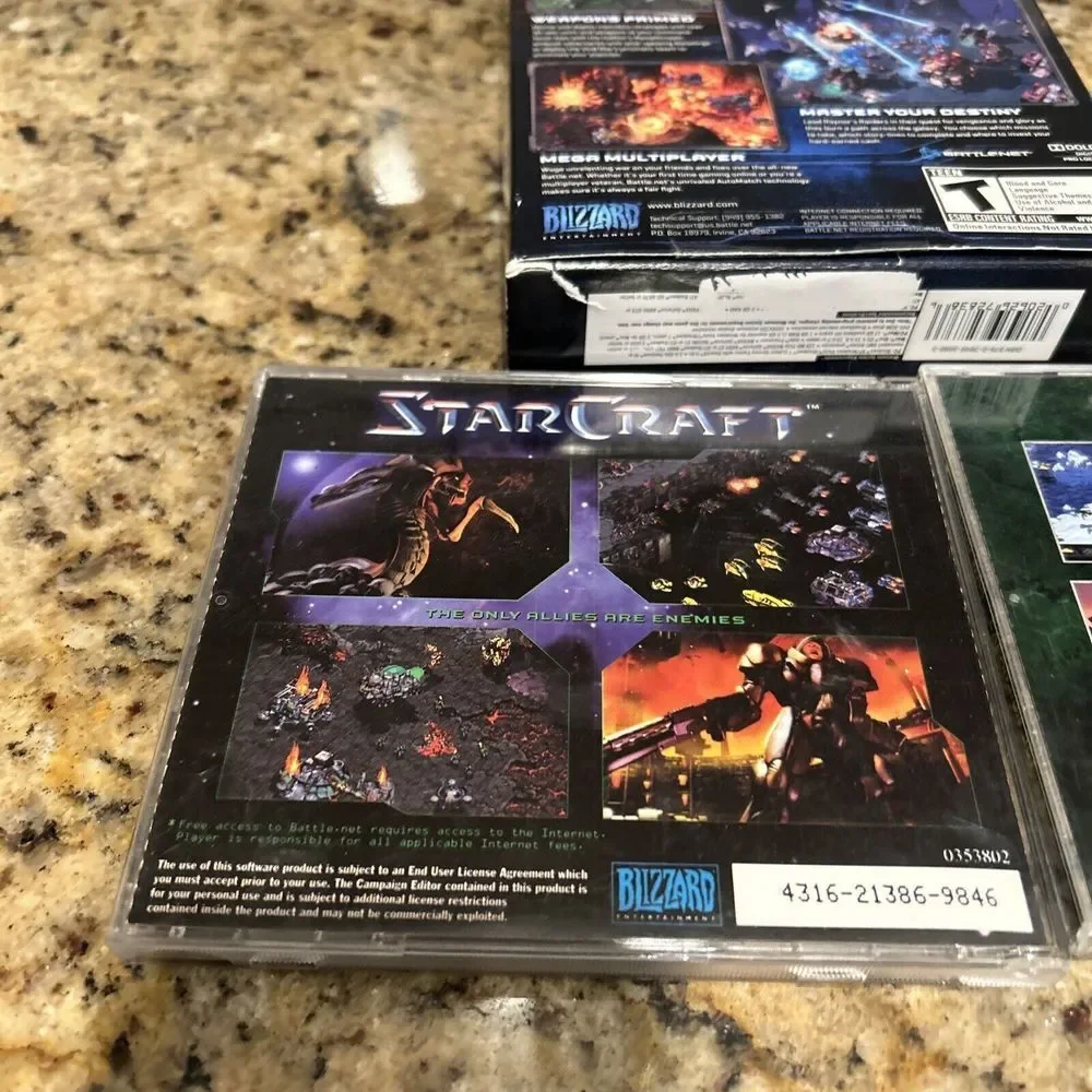 StarCraft  Wings of Liberty Expansion Set , original box, strategy guide Lot